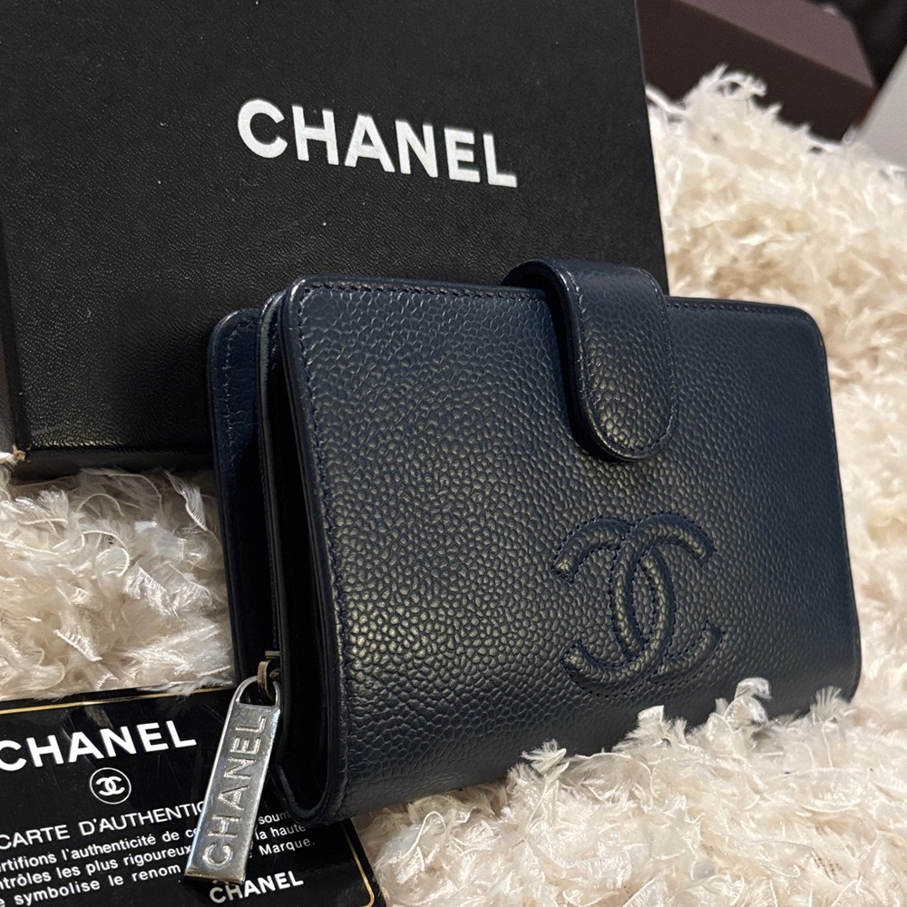 CHANEL Dark Blue CC Caviar Leather Wallet - Picture 2 of 16